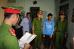 Công an huyện Cam Lộ thực hiện quyết định tạm giữ đối với Nguyễn Trần Hùng