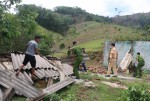 Lực Lượng Công an huyện Đakrông giúp dân dựng lại nhà sau thiên tai
