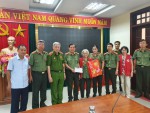 Câu lạc bộ hưu trí Nha Công an Trung ương tặng quà thương binh, gia đình thân nhân liệt sỹ Công an tỉnh Quảng Trị