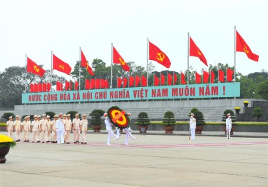 Đảng ủy Công an Trung ương, Bộ Công an vào Lăng viếng Chủ tịch Hồ Chí Minh nhân kỷ niệm 48 năm Ngày Giải phóng miền Nam, thống nhất đất nước