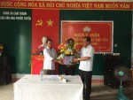 Công an Cam Lộ tặng quà nhân dân thôn Phước Tuyền