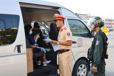 Lực lượng Cảnh sát giao thông xử lý hơn 2.300 trường hợp vi phạm nồng độ cồn trong ngày đầu cao điểm ra quân