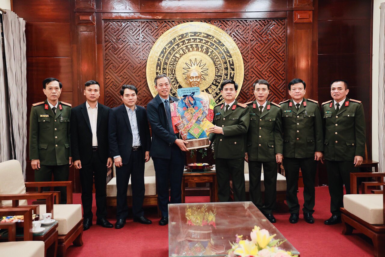 Lãnh đạo tỉnh Quảng Trị thăm và chúc Tết Công an tỉnh.